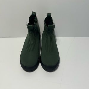 Vessi Weekend Chelsea Sneaker Spruce Green On Black Size M10 Pre-owned